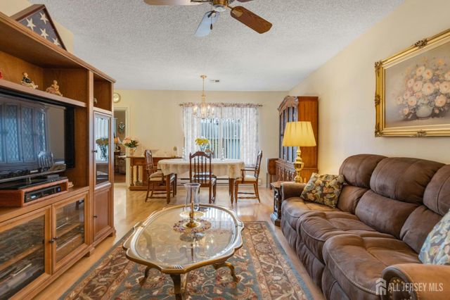 120 Ironwood Plaza B, Monroe, NJ 08831