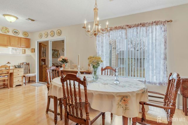 120 Ironwood Plaza B, Monroe, NJ 08831