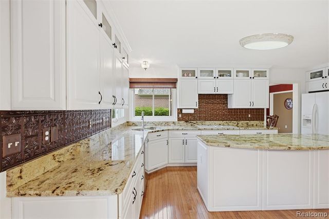 24396 Cavendish Avenue, Novi, MI 48375