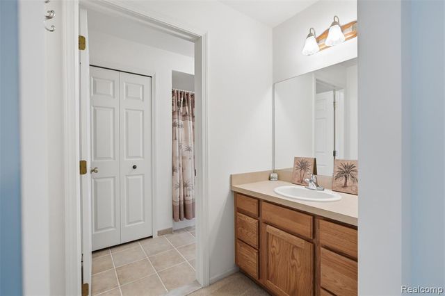 24396 Cavendish Avenue, Novi, MI 48375
