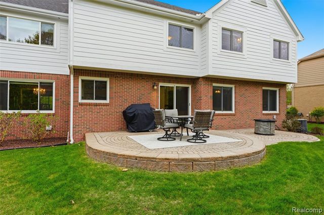 24396 Cavendish Avenue, Novi, MI 48375
