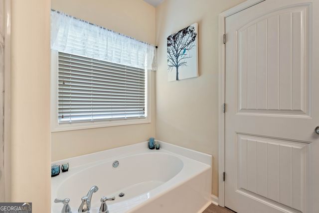 1424 Silvergate Way, Winder, GA 30680