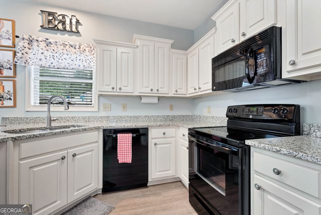 1424 Silvergate Way, Winder, GA 30680