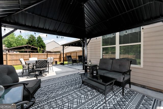 1424 Silvergate Way, Winder, GA 30680