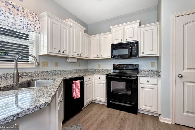1424 Silvergate Way, Winder, GA 30680