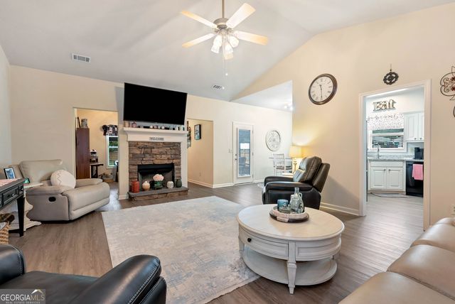 1424 Silvergate Way, Winder, GA 30680