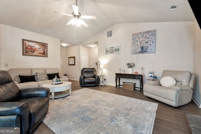 1424 Silvergate Way, Winder, GA 30680