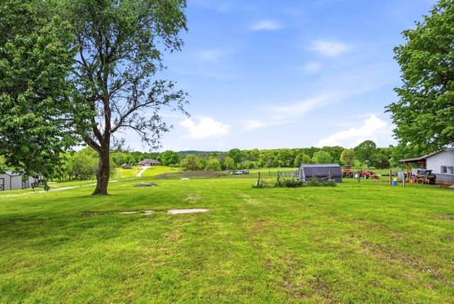 5877 S Farm Road 115, Brookline, MO 65619