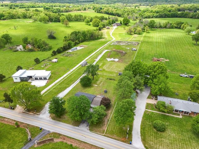 5877 S Farm Road 115, Brookline, MO 65619