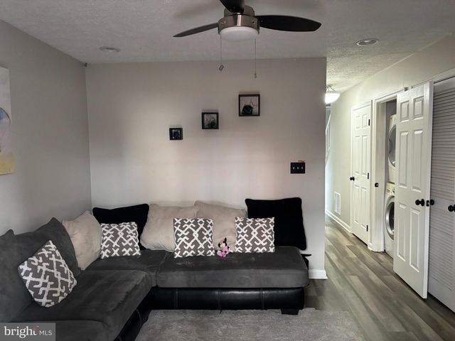 11048 SENTRY RIDGE RD, Manassas, VA 20109