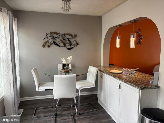 11048 SENTRY RIDGE RD, Manassas, VA 20109