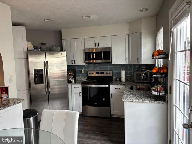 11048 SENTRY RIDGE RD, Manassas, VA 20109