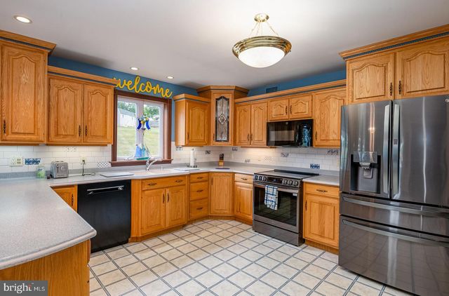 101 CHRIS DR, Lenhartsville, PA 19534