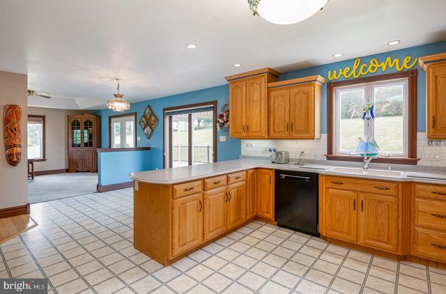 101 CHRIS DR, Lenhartsville, PA 19534