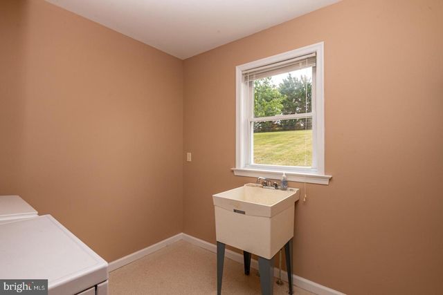 101 CHRIS DR, Lenhartsville, PA 19534