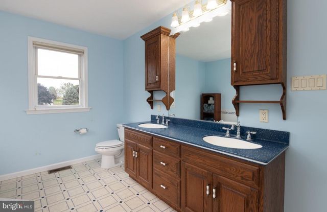 101 CHRIS DR, Lenhartsville, PA 19534