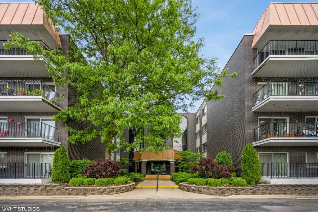 9529 Bronx Place 209, Skokie, IL 60077