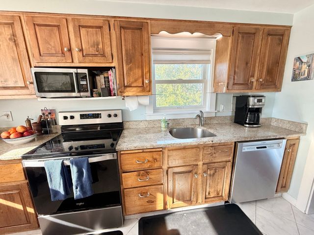 18 Lennox Rd 1, Nahant, MA 01908