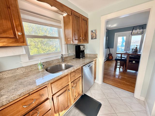 18 Lennox Rd 1, Nahant, MA 01908
