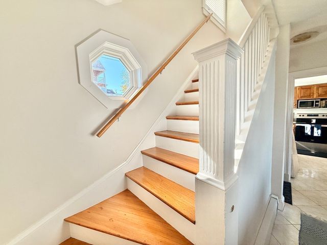 18 Lennox Rd 1, Nahant, MA 01908