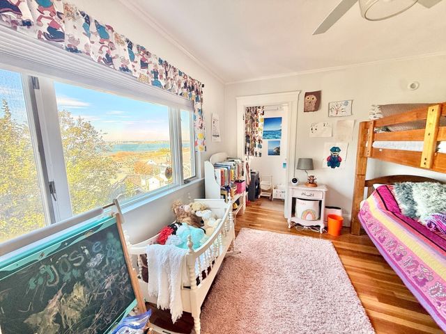 18 Lennox Rd 1, Nahant, MA 01908