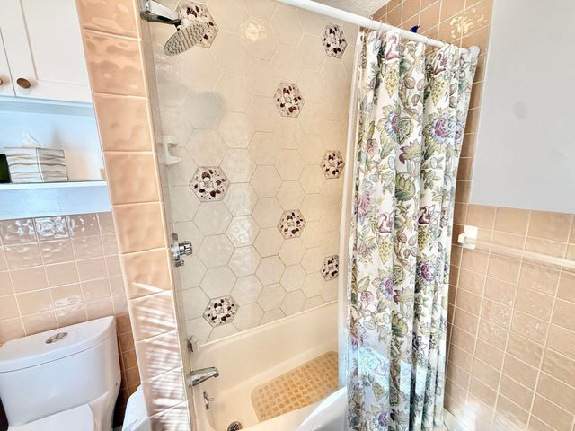 18 Lennox Rd 1, Nahant, MA 01908