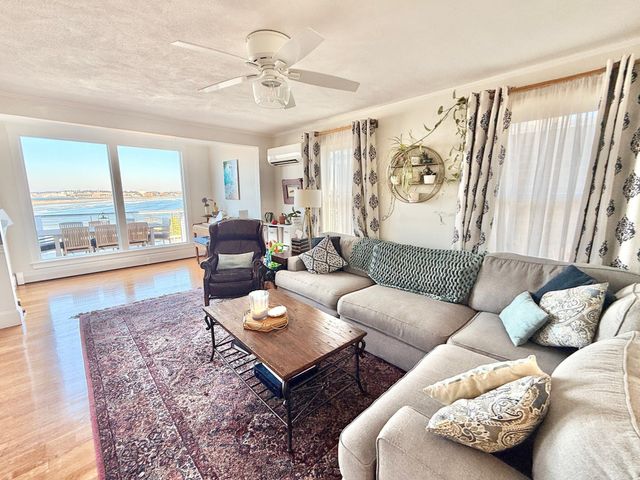 18 Lennox Rd 1, Nahant, MA 01908