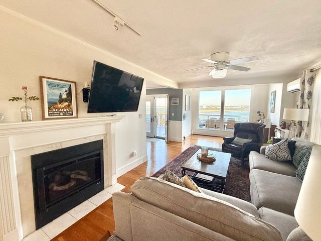 18 Lennox Rd 1, Nahant, MA 01908