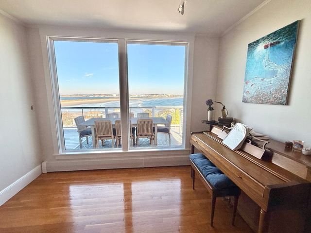 18 Lennox Rd 1, Nahant, MA 01908