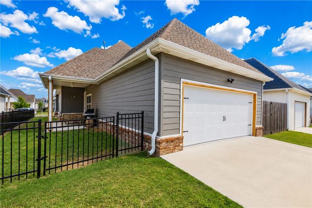 6777 Somerset Place, Springdale, AR 72762