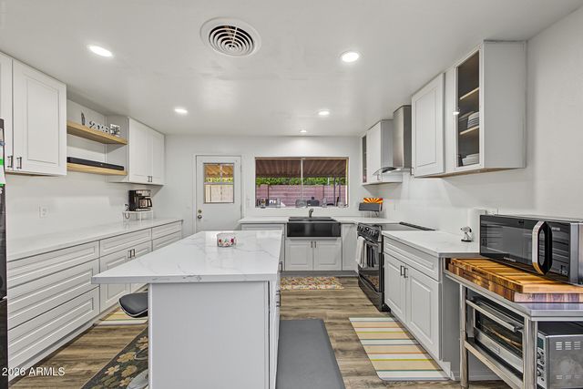 1820 W OBISPO Avenue, Mesa, AZ 85202