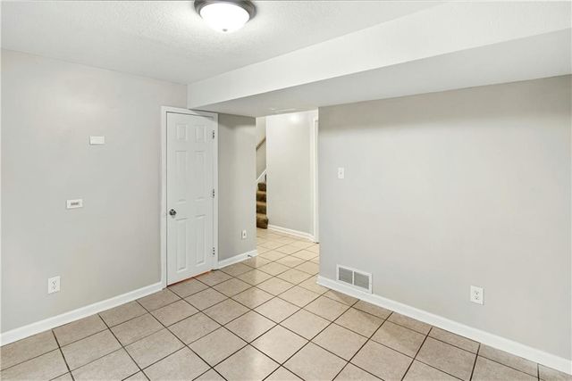 5822 NW Walnut Court, Parkville, MO 64152