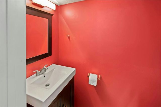 5822 NW Walnut Court, Parkville, MO 64152