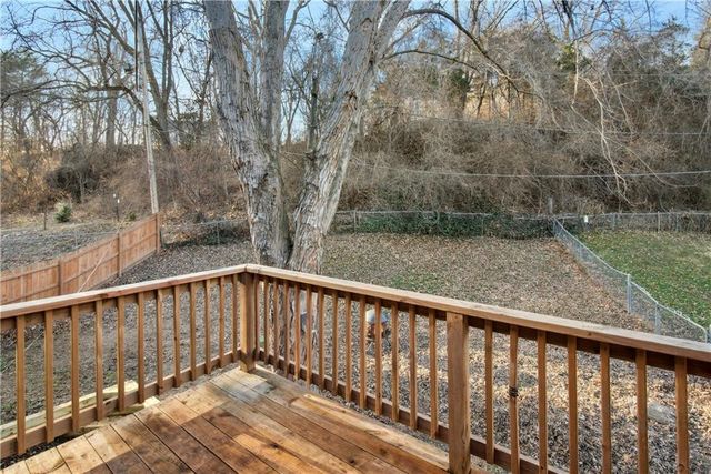 5822 NW Walnut Court, Parkville, MO 64152