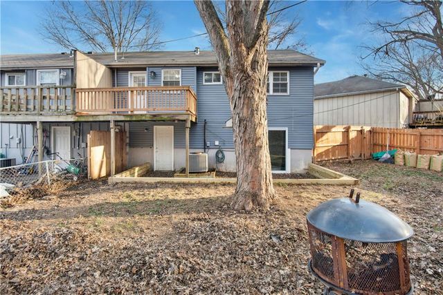 5822 NW Walnut Court, Parkville, MO 64152