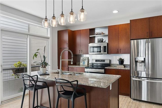 1264 Van Allen Mews NW, Atlanta, GA 30318