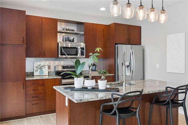 1264 Van Allen Mews NW, Atlanta, GA 30318