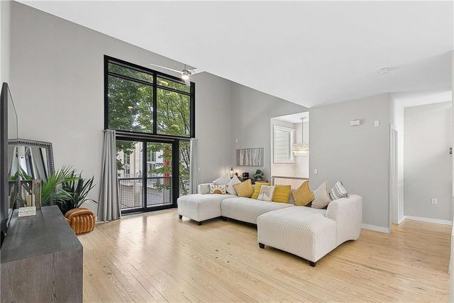 1264 Van Allen Mews NW, Atlanta, GA 30318