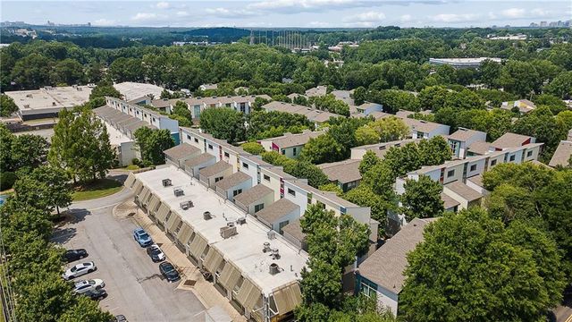 1264 Van Allen Mews NW, Atlanta, GA 30318