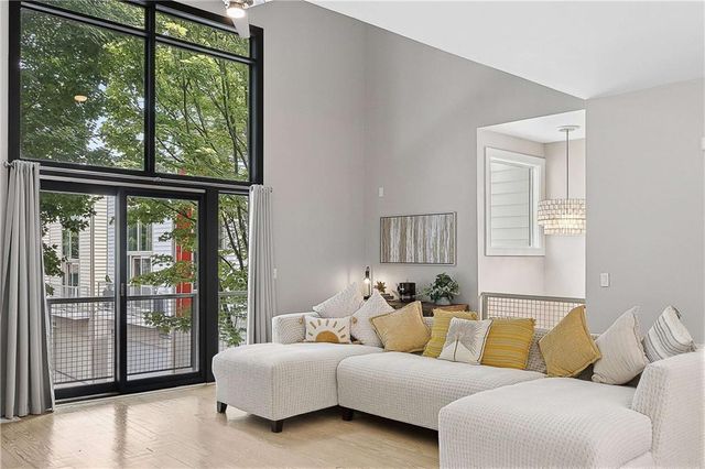 1264 Van Allen Mews NW, Atlanta, GA 30318