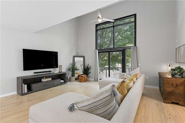 1264 Van Allen Mews NW, Atlanta, GA 30318