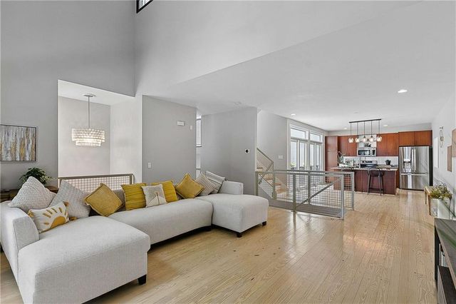 1264 Van Allen Mews NW, Atlanta, GA 30318