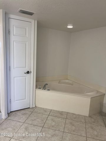 8921 Lake Drive 304, Cape Canaveral, FL 32920