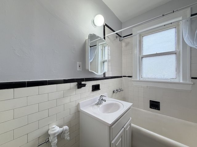 917 W EASTWOOD Avenue 714, Chicago, IL 60640