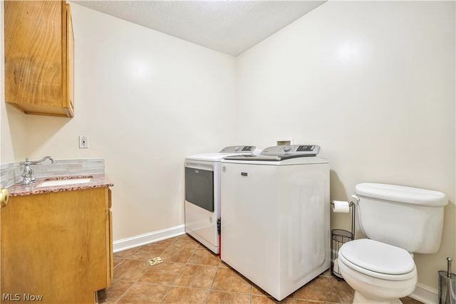 545 E Maple Street, Hartville, OH 44632
