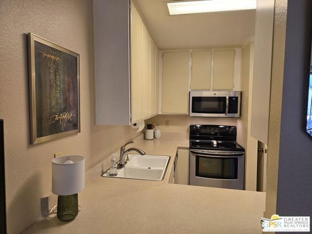 470 S Calle Encilia B2, Palm Springs, CA 92262