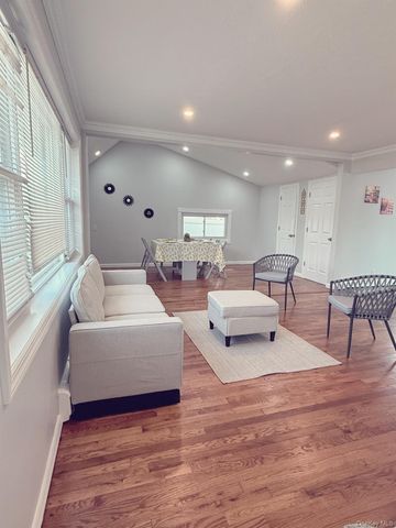 96 S Windhorst Avenue, Bethpage, NY 11714