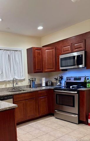 120 E 6th Road, Broad Channel, NY 11693