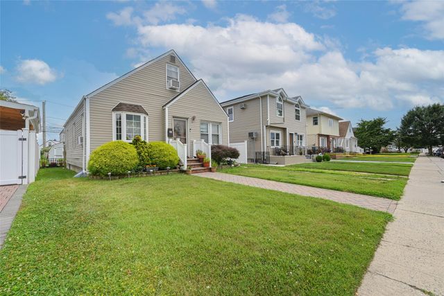 18 Robert Avenue, Elmont, NY 11003