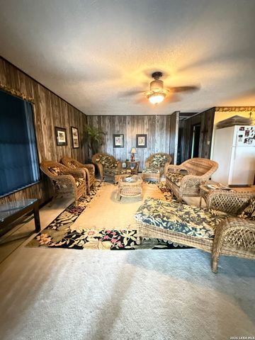 809 Lookout, Lakehills, TX 78063